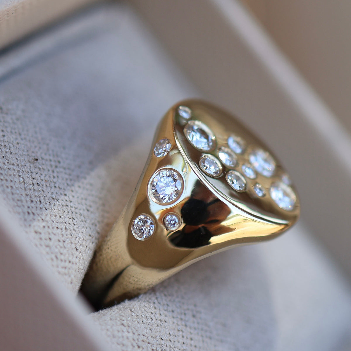 Valerie Signet Ring|Parti Sapphires