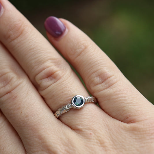 Round Sapphire ring 7.5